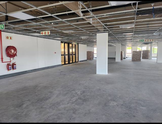 684M² OFFICE TO LET IN VORNA VALLEY